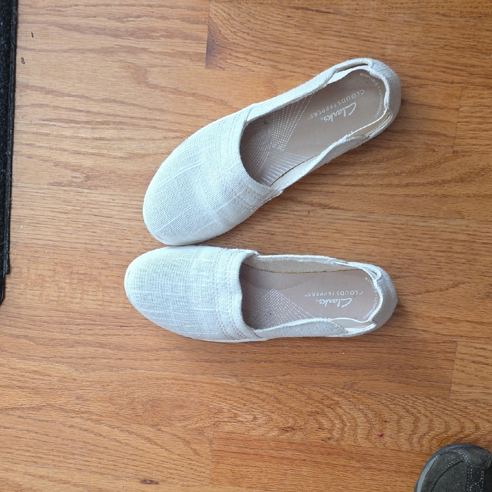 Clarks Women's Off-White Textured Flats